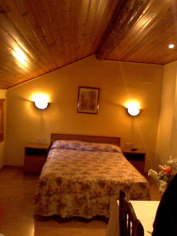 Hostal Can Josep Sort Habitación foto